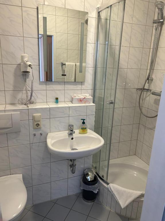 Koupelna v ubytování Hotel-Gasthof Zur Krone
