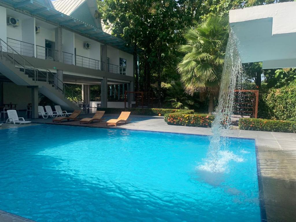 Bazén v ubytování Hotel Puerto Triunfo nebo v jeho okolí