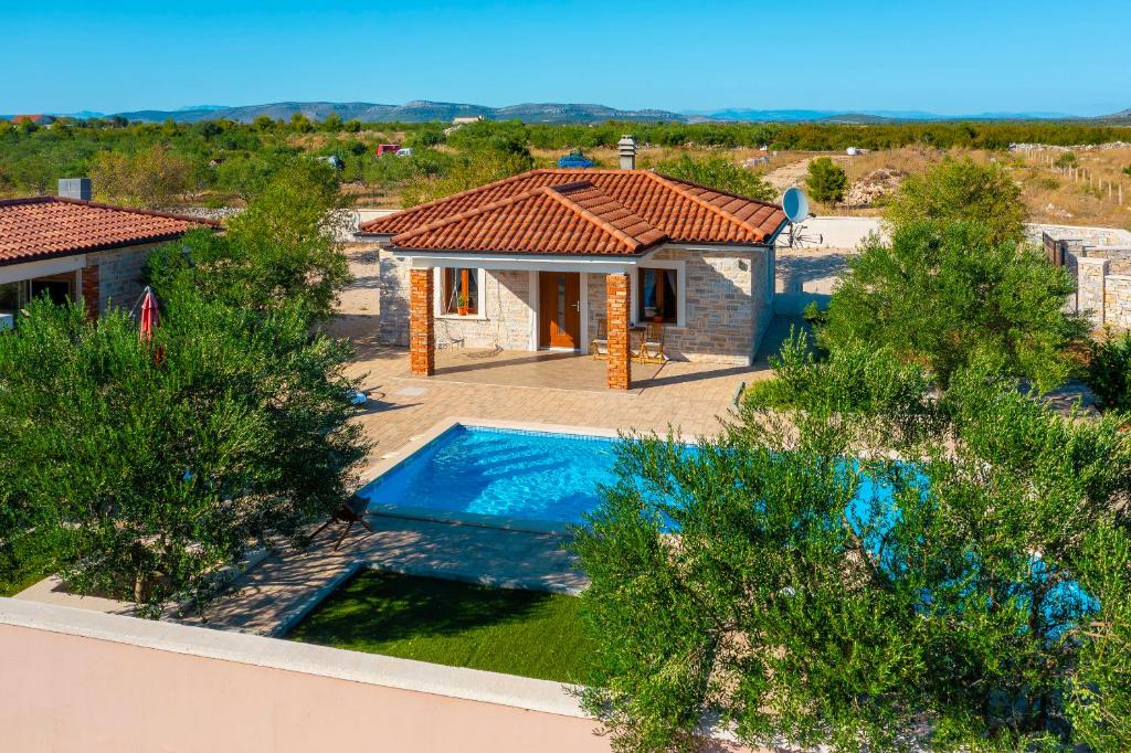 Villa Lunis