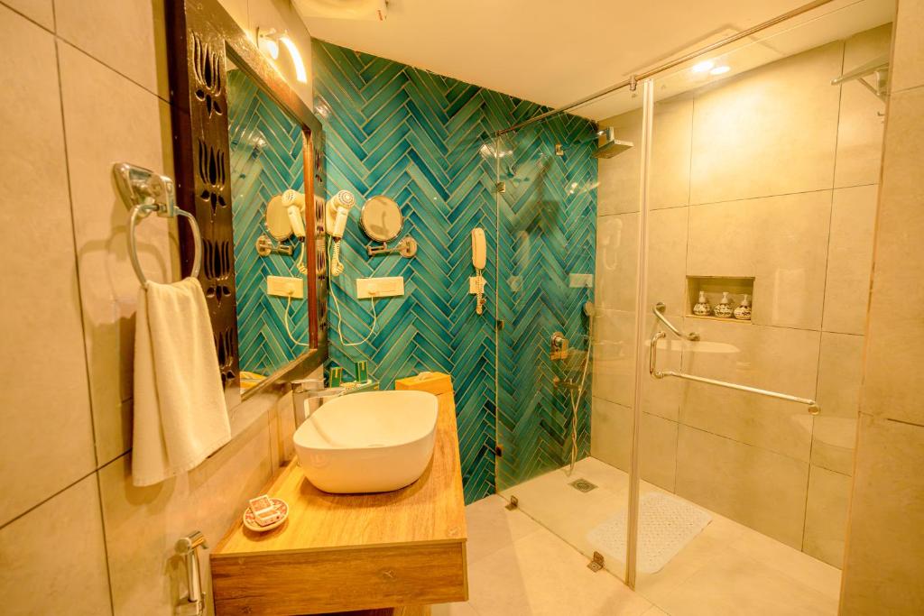 Koupelna v ubytování GANGA KINARE- A Riverside Boutique Resort, Rishikesh