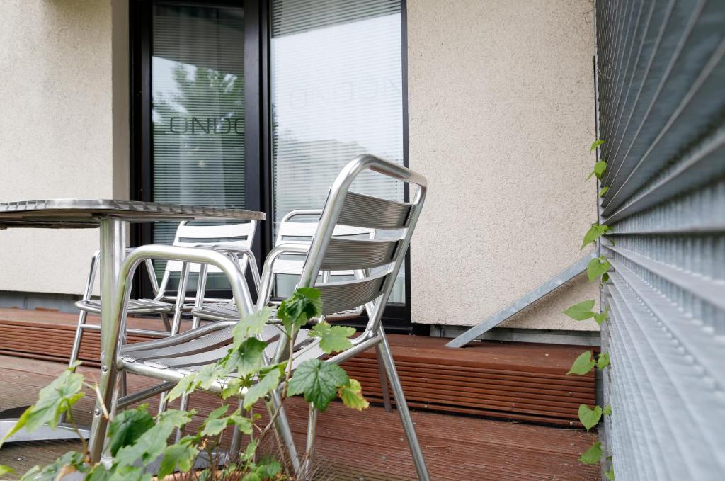 Balkón nebo terasa v ubytování NIEB by ROCKCHAIR Apartments l SUPERHOST Status l 3 Bedrooms Boxspringbeds 3 Bathrooms in Center "Kurfürstendamm" - Cozy Family & Business Flair welcomes you!