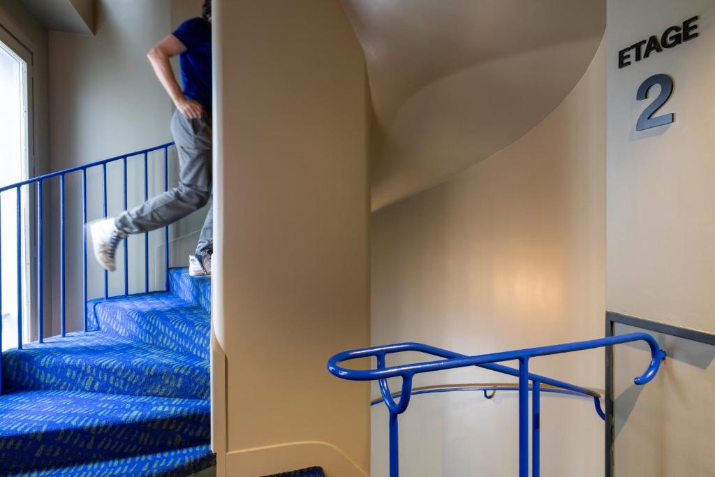 Palanda nebo palandy na pokoji v ubytování Hôtel Gabbie
