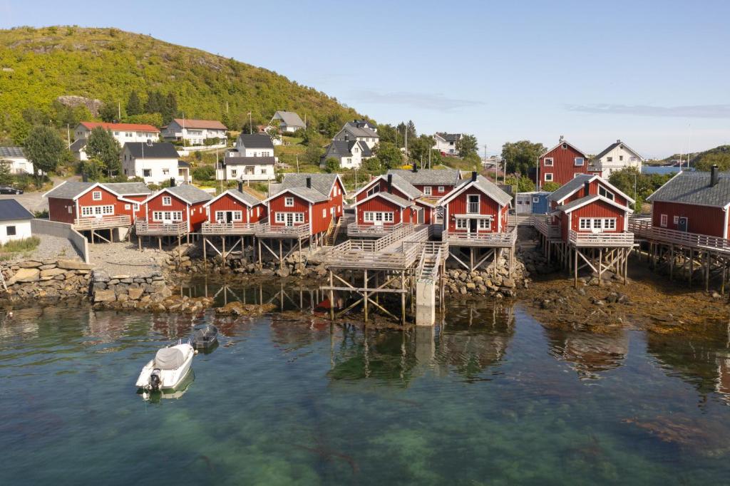 Reine Rorbu, Amaliebua - Four-Bedroom House