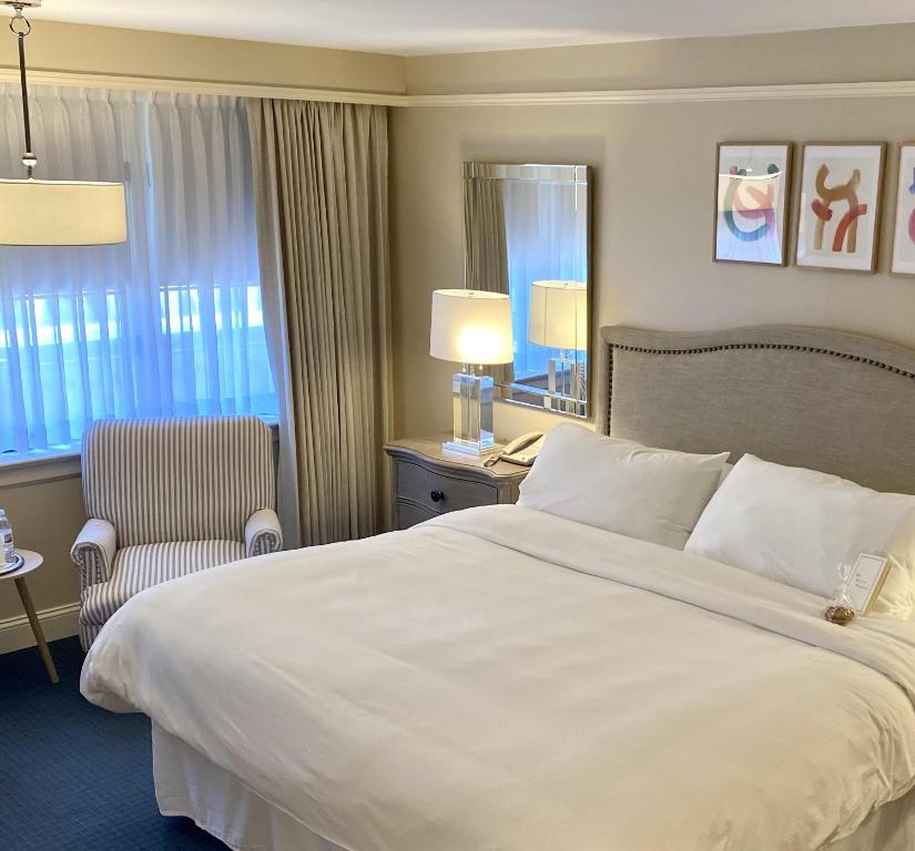 The Simsbury Inn - Deluxe King Room