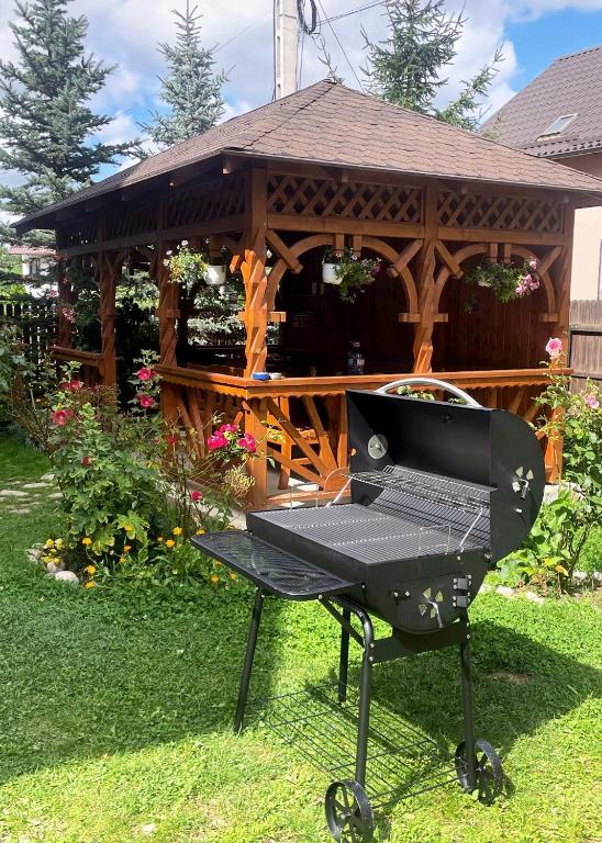 a barbecue grill in front of a gazebo at Casa Julia in Bran