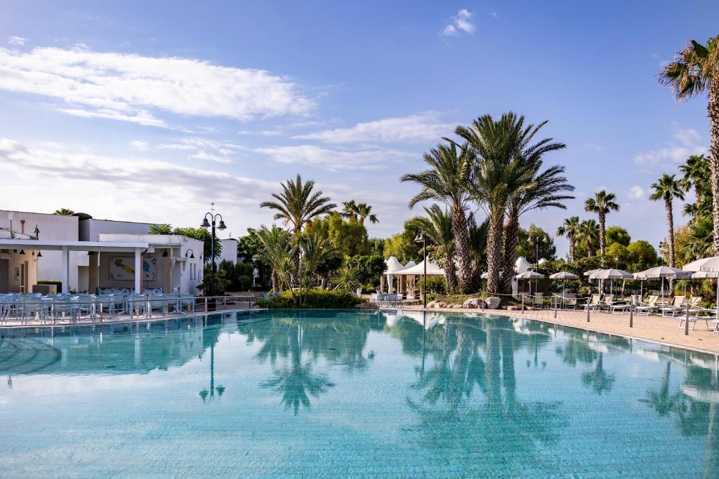 Bazén v ubytování Blu Salento Village nebo v jeho okolí