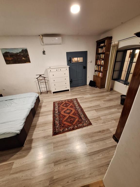 Łóżko lub łóżka w pokoju w obiekcie Duba ház a Balaton-felvidéken