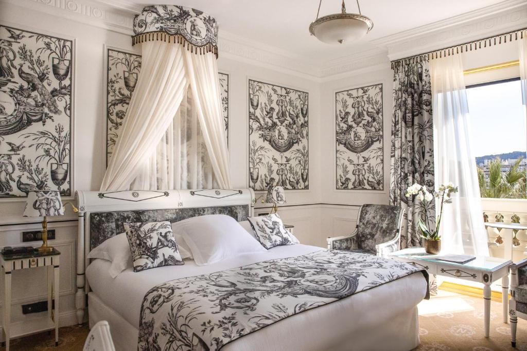 
Double Exclusive room with garden and partial sea view
