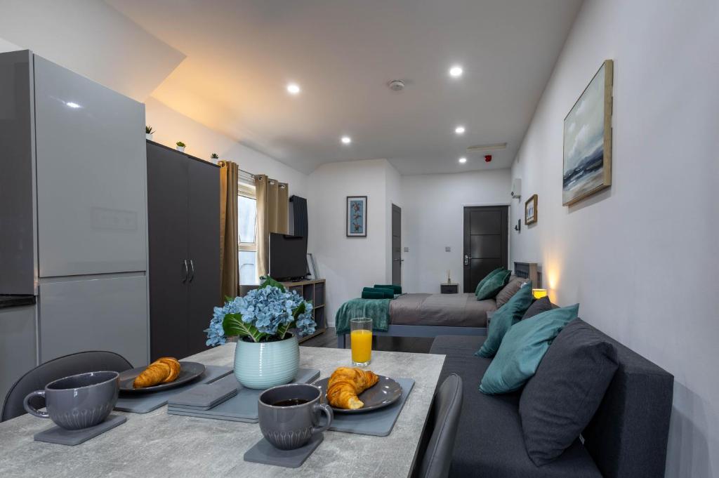 Spacious Studio Apartment In Cardiff City Centre - Housity
