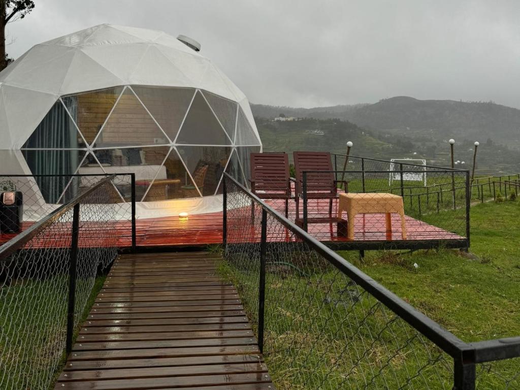 Nespecifikovaný výhled na hory nebo výhled na hory při pohledu z luxury tent
