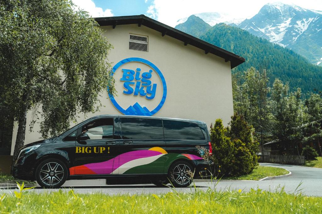 Nespecifikovaný výhled na hory nebo výhled na hory při pohledu z hotelu