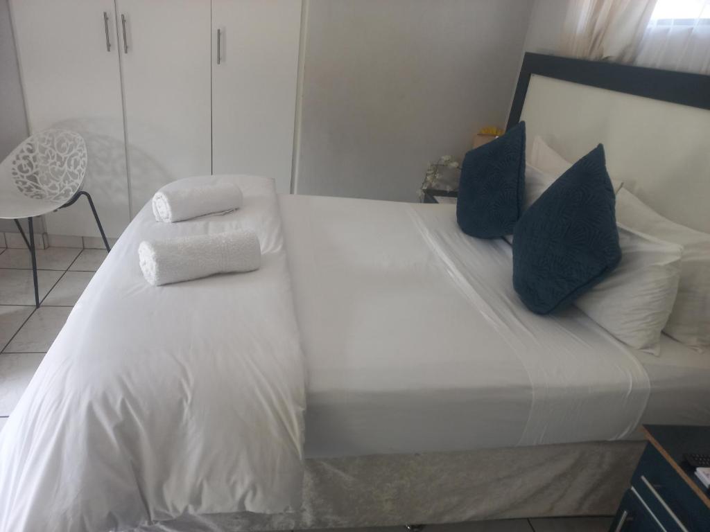 Enhle Bed and Breakfast - Deluxe Double Room With Shower