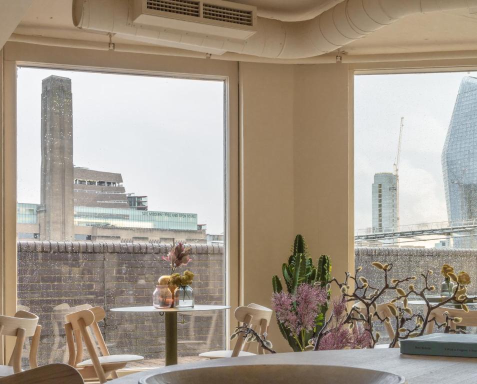 Locke at Broken Wharf - Resim 26