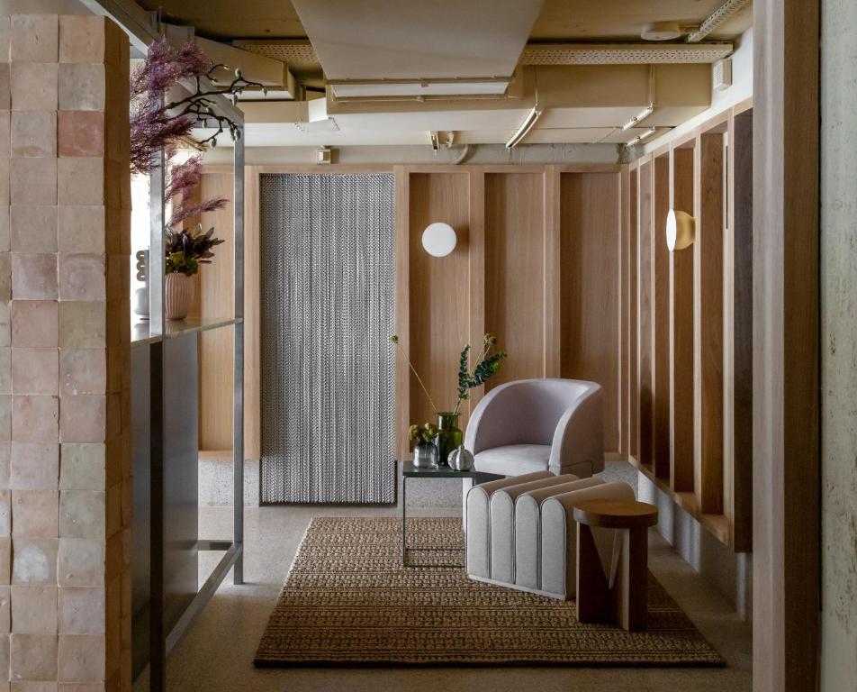 Locke at Broken Wharf - Resim 21