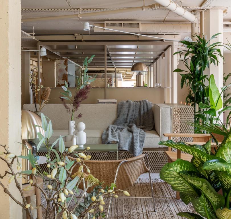 Locke at Broken Wharf - Resim 19