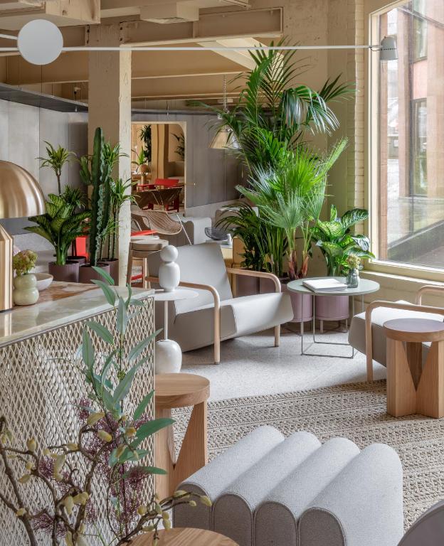 Locke at Broken Wharf - Resim 25