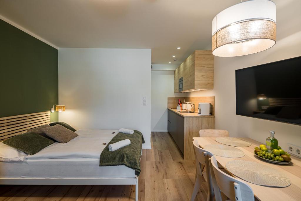 Postel nebo postele na pokoji v ubytování Balatonic Lime apartmanház