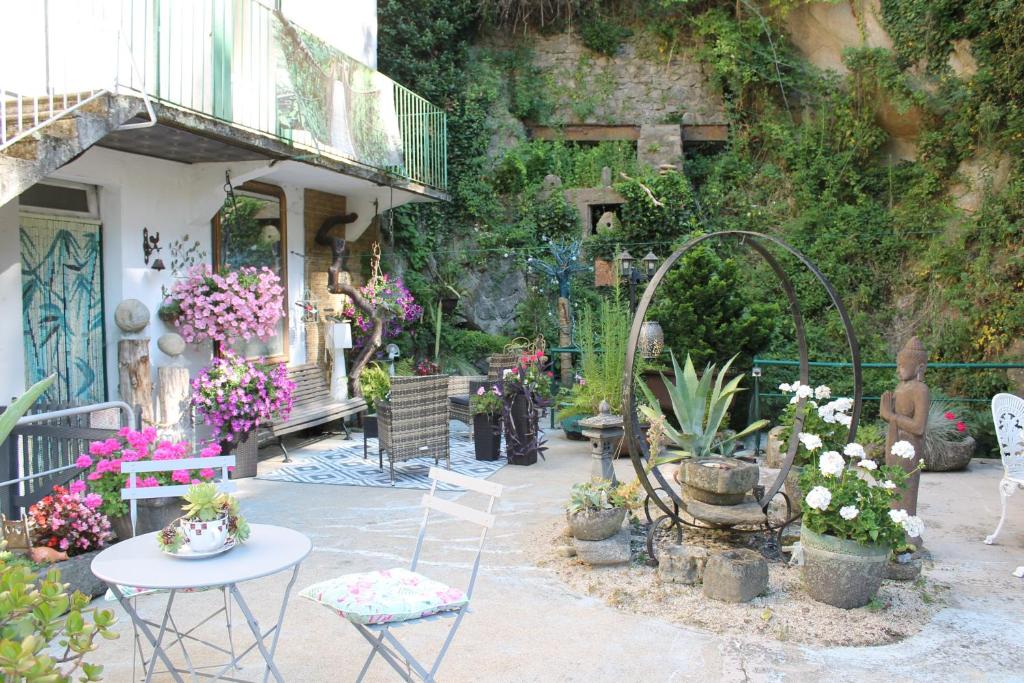 Vonkajšia záhrada v ubytovaní Studio Malou, cuisine, salle d'eau, terrasse amenagée