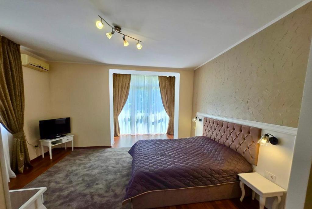 Postel nebo postele na pokoji v ubytování Helen Hotel