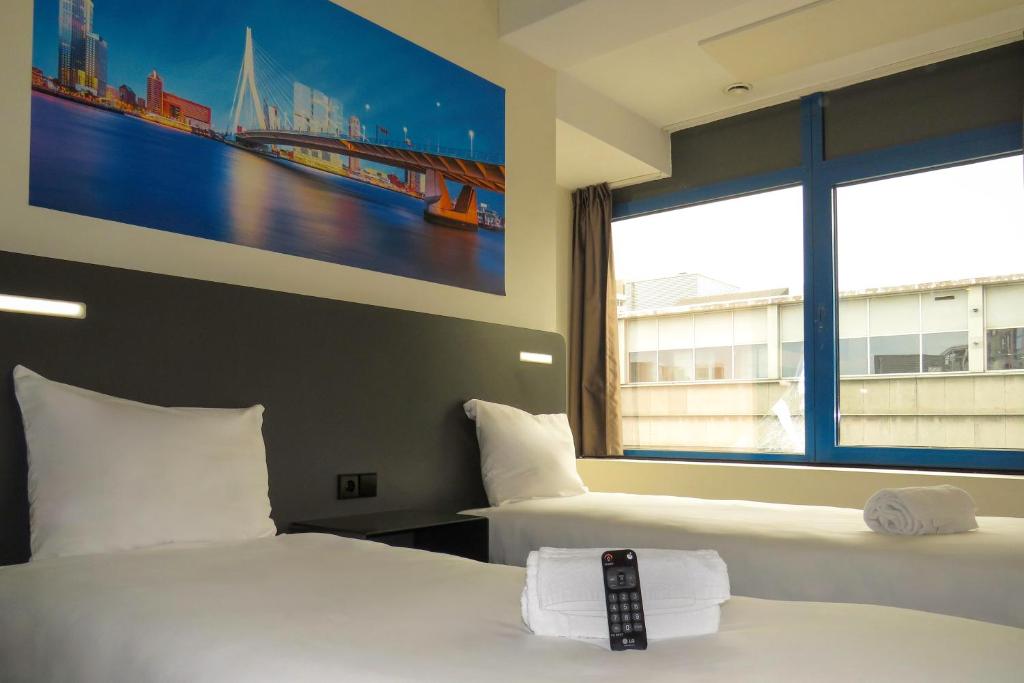 easyHotel Rotterdam City Centre - Resim 15