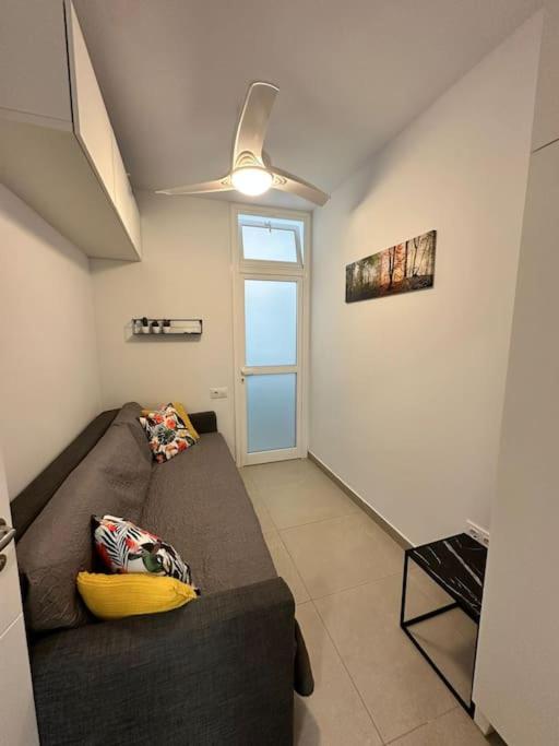 Posezení v ubytování New renovated appartment with beautiful view on cliffs and sea