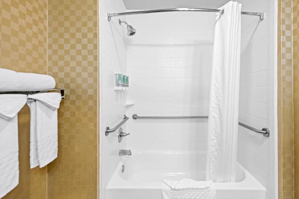 Best Western De Anza Inn photo