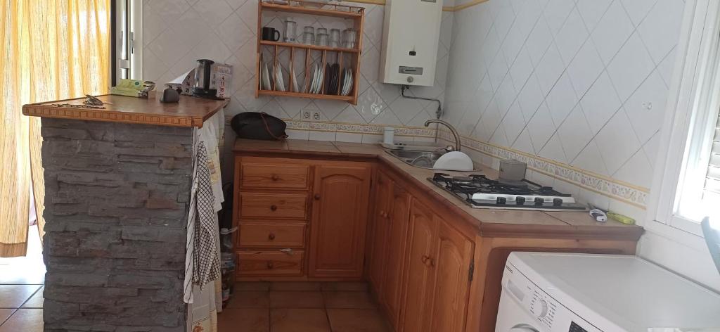 Kuchyňa alebo kuchynka v ubytovaní Casa con jardín privado cerca de la playa, para descansar y relajarse