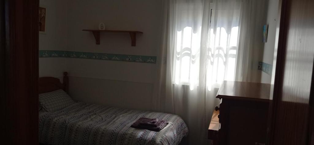 Posteľ alebo postele v izbe v ubytovaní Casa con jardín privado cerca de la playa, para descansar y relajarse