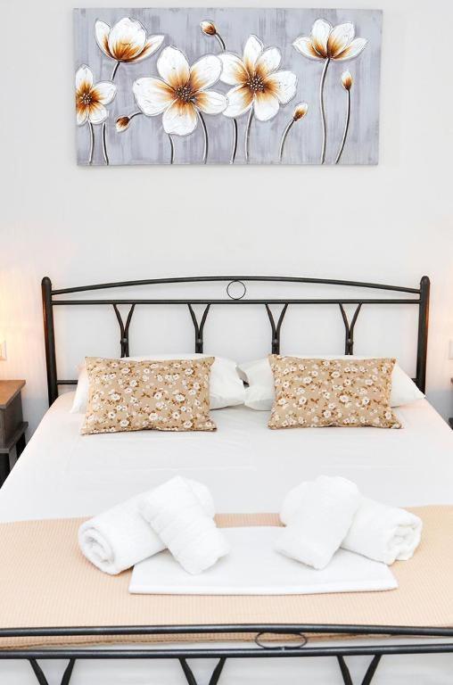 Posteľ alebo postele v izbe v ubytovaní Louros rooms
