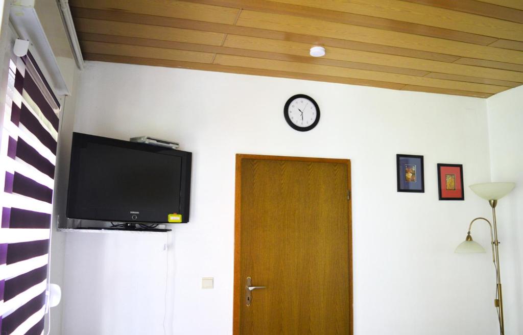 TV a/nebo společenská místnost v ubytování Logement Gare
