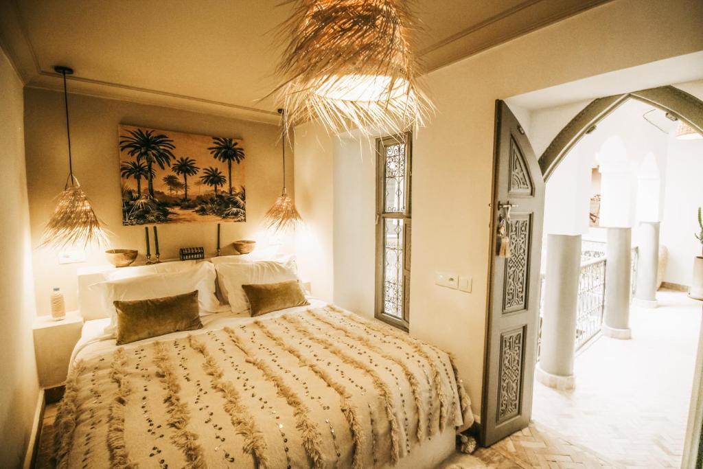 Postel nebo postele na pokoji v ubytování Riad Shabi Kasbah