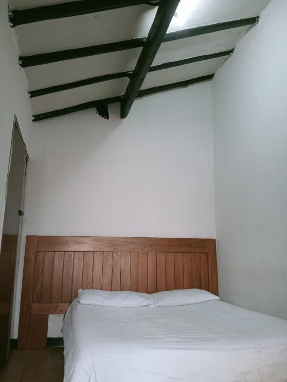 Postel nebo postele na pokoji v ubytování Villa Candelaria Hostel