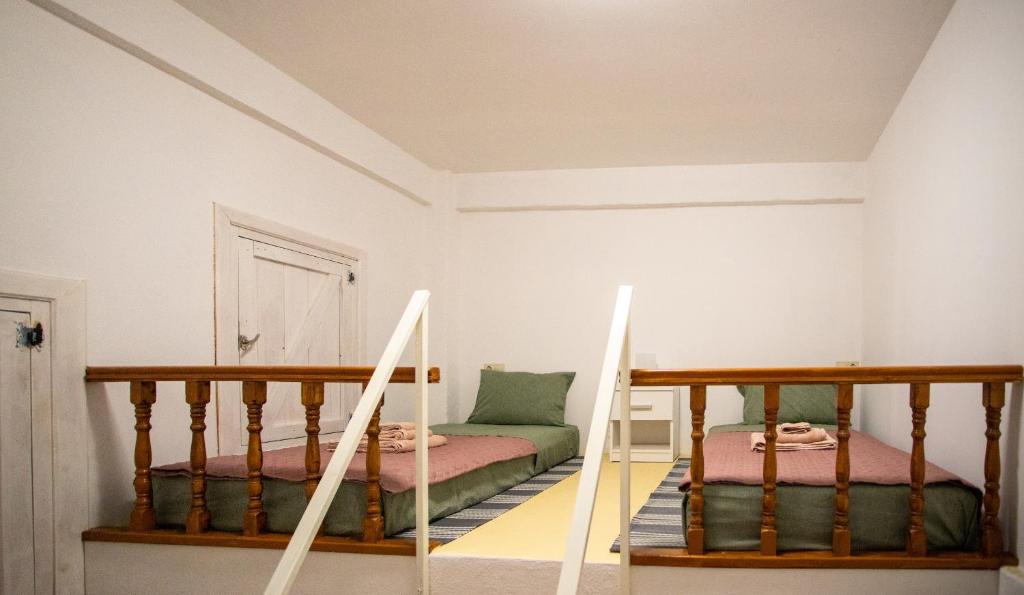 Postel nebo postele na pokoji v ubytování il Melograno Studios Pefkos Lindos