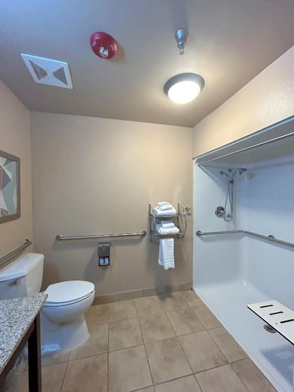 Comfort Inn & Suites Boulder - Camera Queen Con Doccia A Pavimento - Accessibile/Non Fumatori