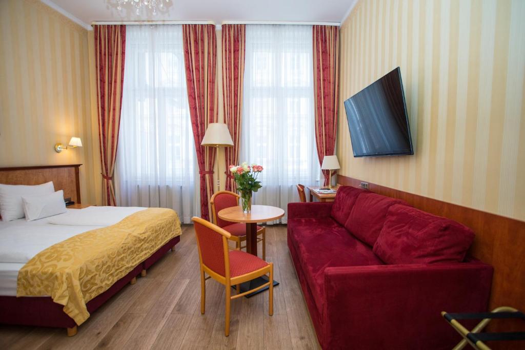 Postel nebo postele na pokoji v ubytování Pension Opera Suites I Self Check In
