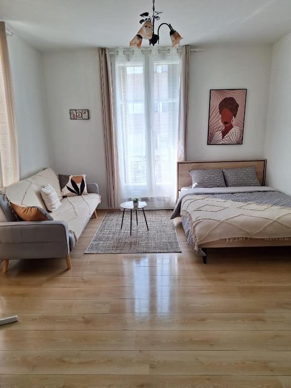 Łóżko lub łóżka w pokoju w obiekcie Les appartements du village