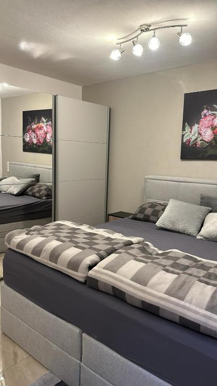 a bedroom with two beds in a room at Quiet 1-Bedroom Apartment - Ideal for small Familiy & Work Stays in Munich