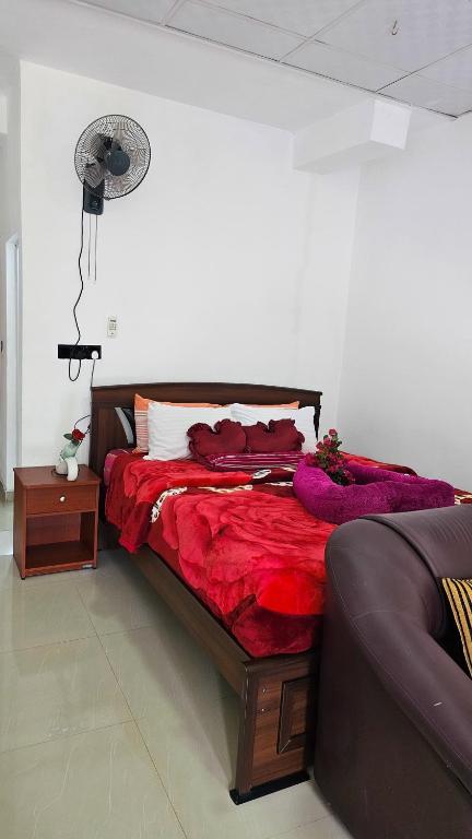 Postel nebo postele na pokoji v ubytování Adams peak Grand