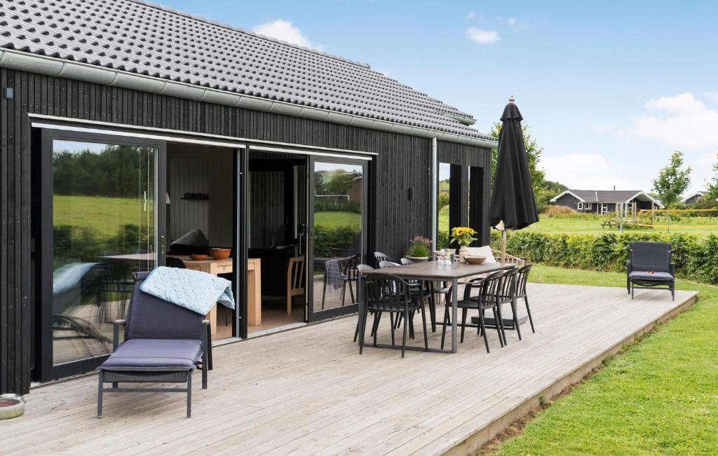 Zahrada ubytování 3 Bedroom Beautiful Home In Haderslev