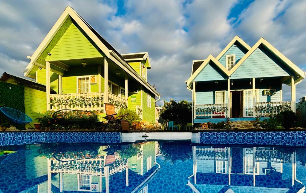 Bazén v ubytování Luxurious Cottages in Batumi with a Pool nebo v jeho okolí