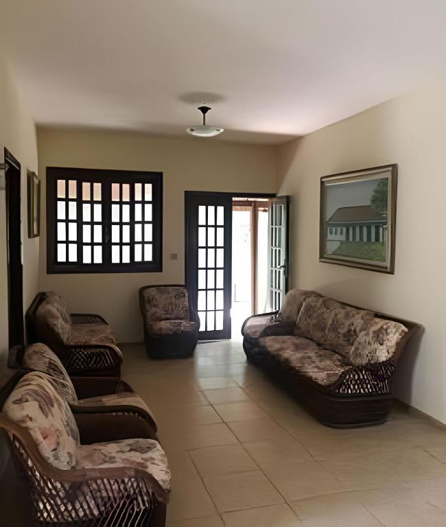 a living room with couches and chairs in it at Sitio com Piscina AQUECIDa e 5 quartos c/ suíte! in Jaboticatubas