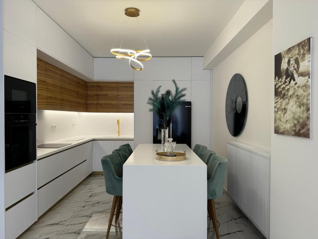 Madi Luxury Stay Patra - Resim 24