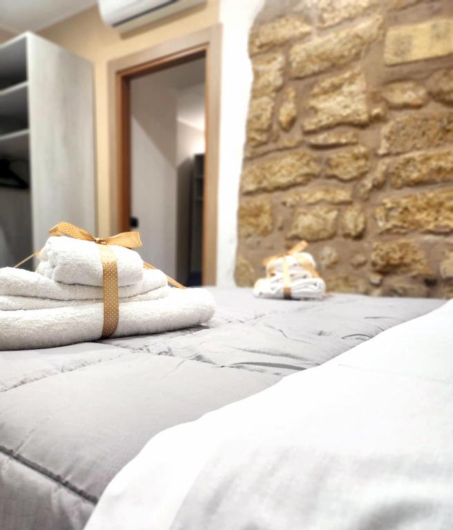 Postel nebo postele na pokoji v ubytování KALGHEROS Luxury Rooms