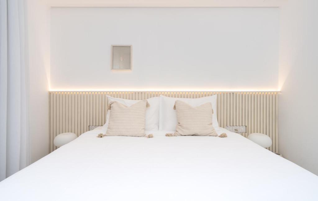 Nathan's Suites On The Beach客房内的一张或多张床位