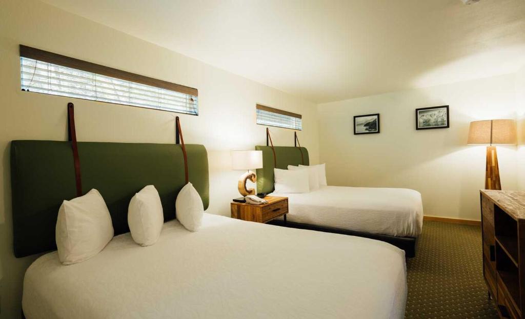 Seward Windsong Lodge - Deluxe Queenskamer Met Twee Queensize Bedden