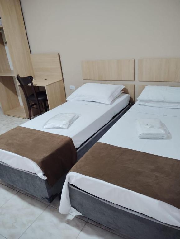 Postel nebo postele na pokoji v ubytování Attriun Hotel