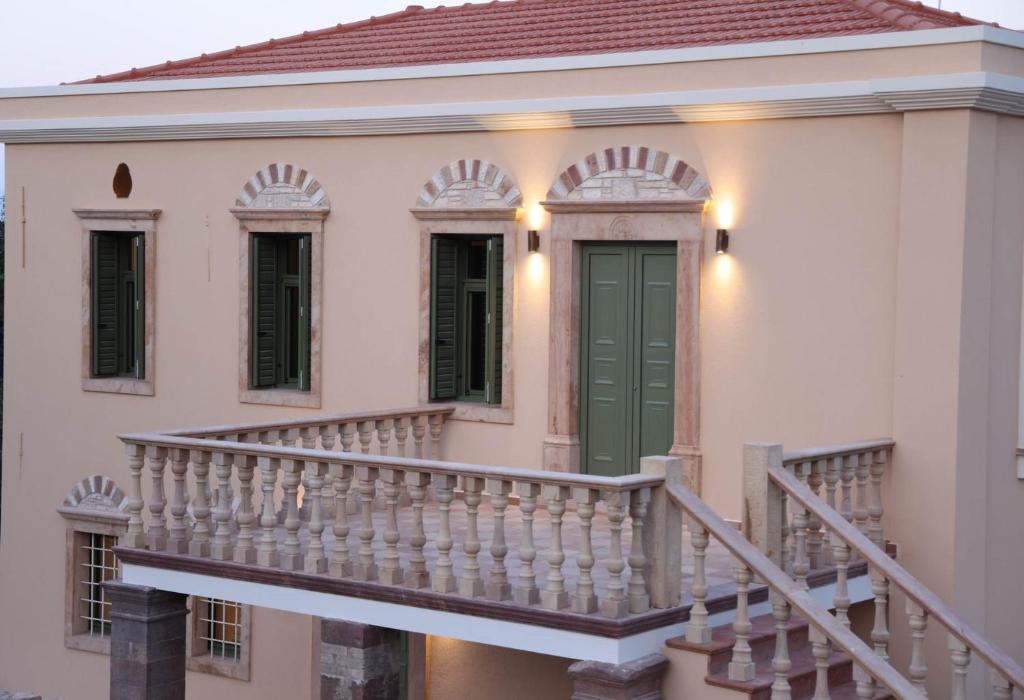 Afbeelding uit fotogalerij van Xenion1850 culture and living in Vrontádos