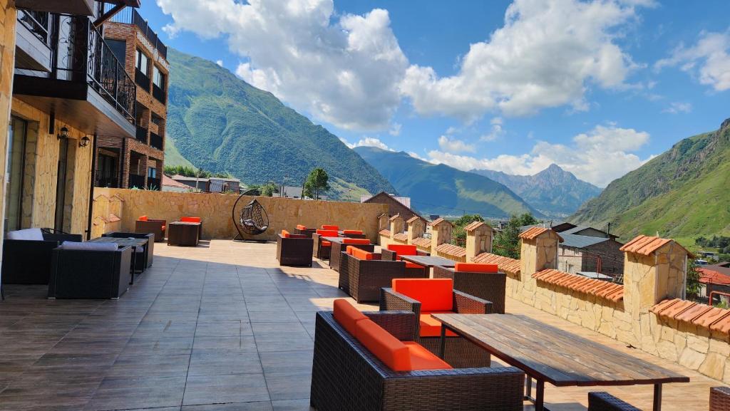 Nespecifikovaný výhled na hory nebo výhled na hory při pohledu z hotelu
