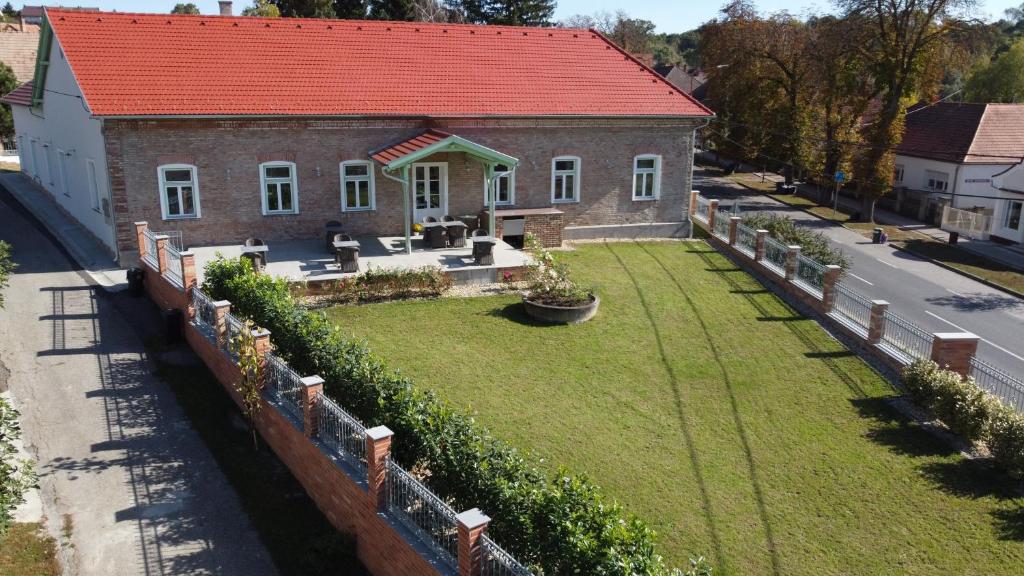 Kira Panzió 8693 Lengyeltóti, Berzsenyi utca 6. kép - 1