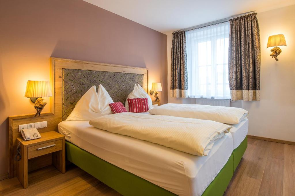 Postel nebo postele na pokoji v ubytování Posthotel Radstadt